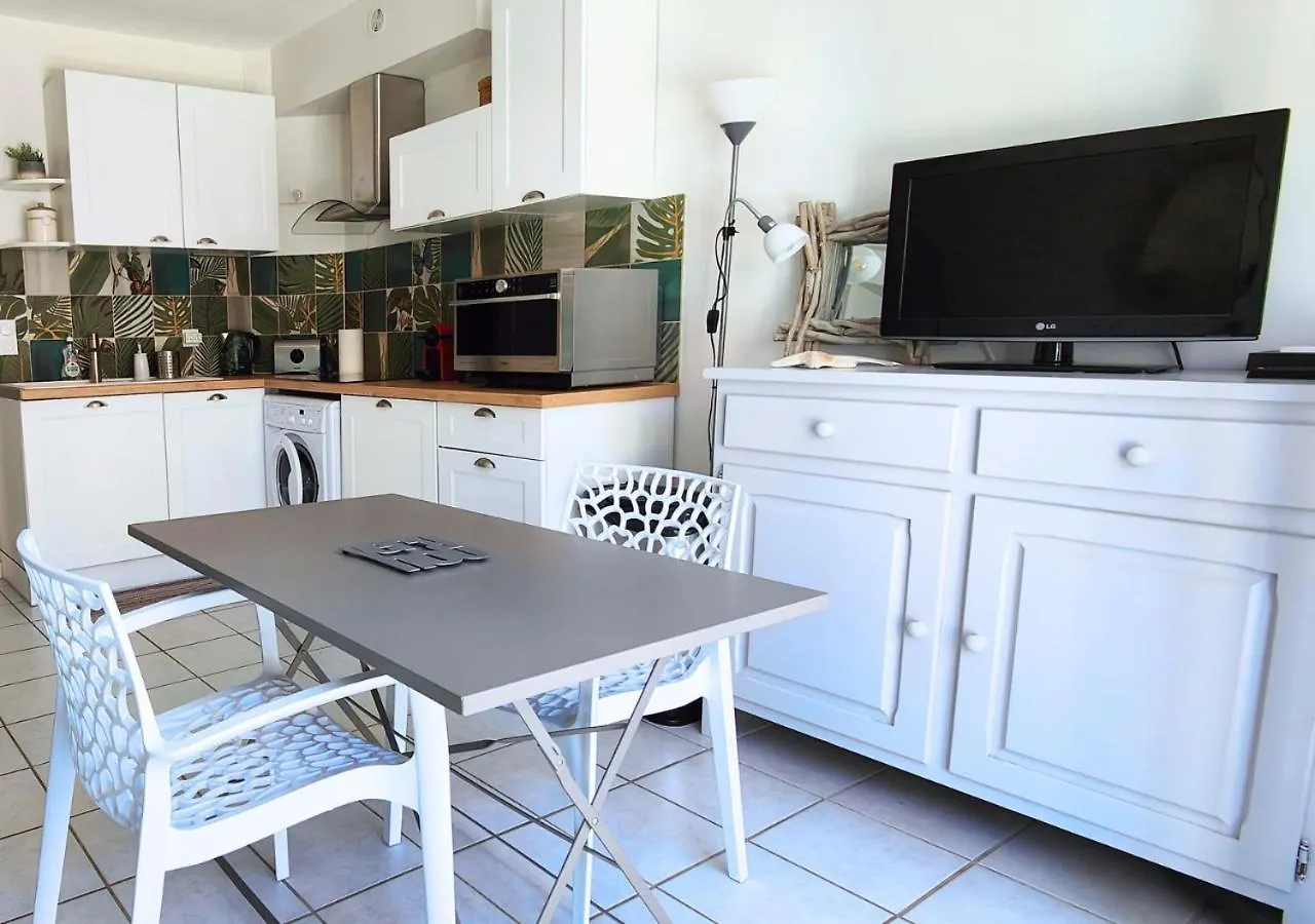 Mazet - A 300M De La Plage / Terrasse / Wifi / La Conciergerie Varoise La Londe-les-Maures Apartman